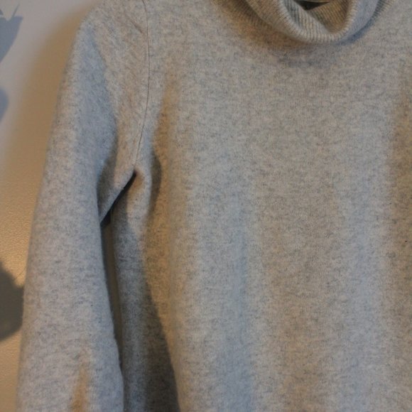 ☁️Soft Cashmere Turtleneck Sweater☁️ - Picture 3 of 4